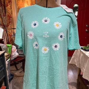 NWT Daisy Life is Good t-shirt.